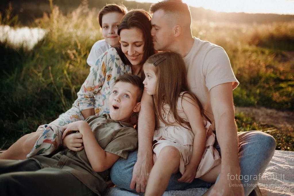 Šeimos fotosesija lauke